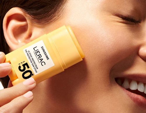 ⁦THE PROTECTIVE SUN STICK SPF50+ 10g⁩ - الصورة ⁦2⁩